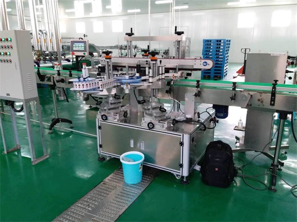 河南-飲品雙側面貼標機使用現場